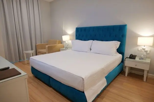 Deluxe Tek Büyük Yataklı Oda, Balkon, Zemin Kat