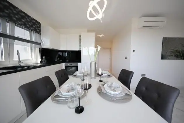 Design Apart Daire, 2 Yatak Odası, Balkon, Bahçe Manzaralı