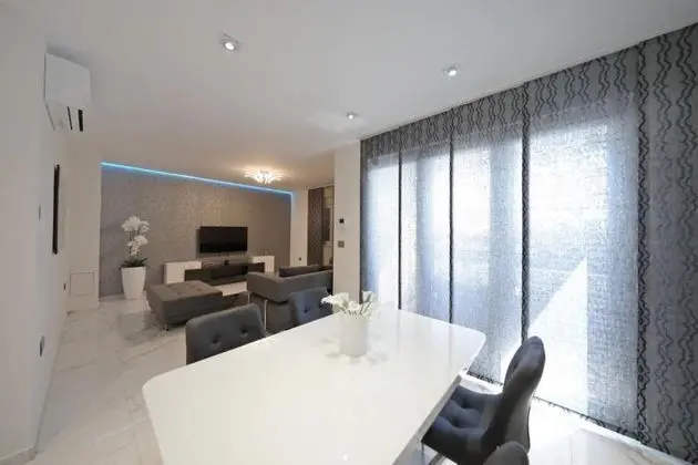Superior Apart Daire, 2 Yatak Odası, Sıcak Su Havuzu, Avlu Manzaralı