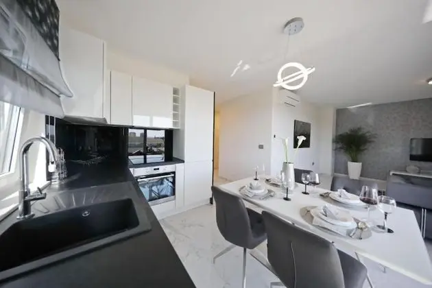 Superior Apart Daire, 2 Yatak Odası, Sıcak Su Havuzu, Avlu Manzaralı