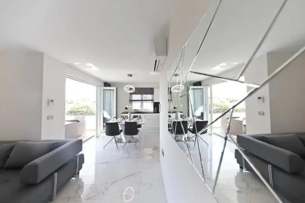 Superior Apart Daire, 2 Yatak Odası, Sıcak Su Havuzu, Avlu Manzaralı