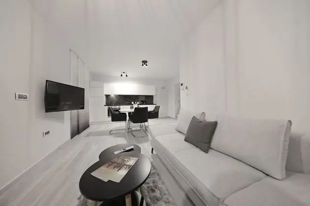Luxury One Bedroom with Terrace Ground Floor