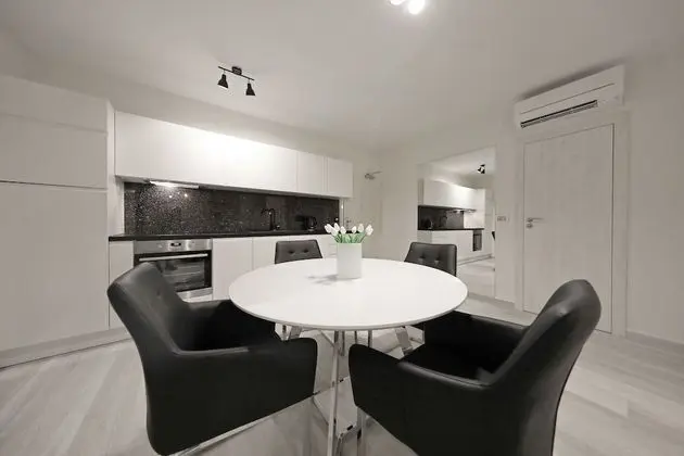 Luxury One Bedroom with Terrace Ground Floor