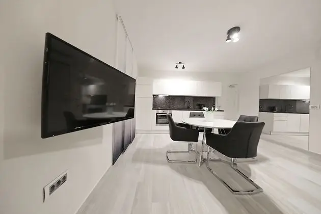 Luxury One Bedroom with Terrace Ground Floor