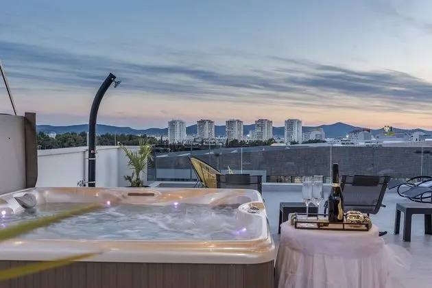 Superior Penthouse with Terrace and Jacuzzi