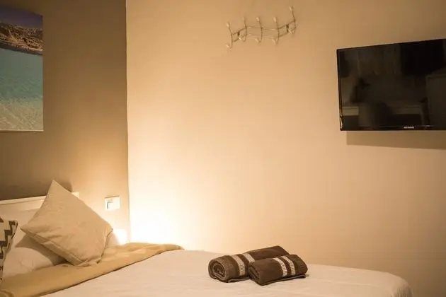 Tek Büyük Yataklı Oda, Ortak Banyo (Brown)