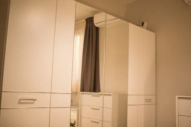 Tek Büyük Yataklı Oda, Ortak Banyo (Brown)