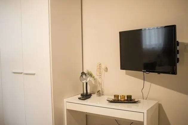 Tek Büyük Yataklı Oda, Ortak Banyo (Orange)