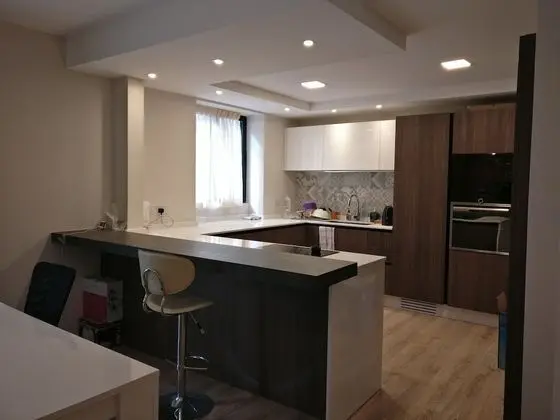 Tek Büyük Yataklı Oda, Ortak Banyo (Orange)