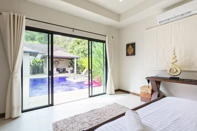 4 Bedrooms Luxury Pool Villa
