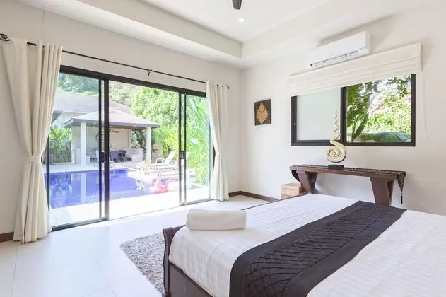 4 Bedrooms Luxury Pool Villa