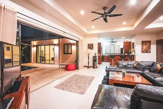 4 Bedrooms Luxury Pool Villa