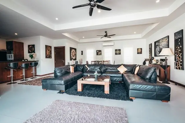 4 Bedrooms Luxury Pool Villa