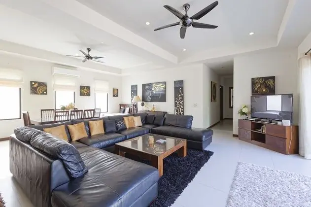 4 Bedrooms Luxury Pool Villa