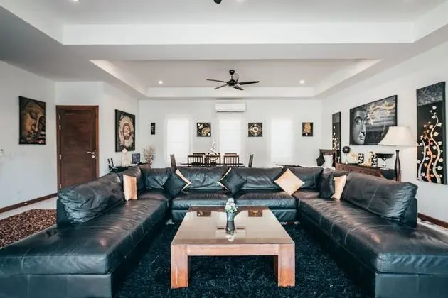 4 Bedrooms Luxury Pool Villa