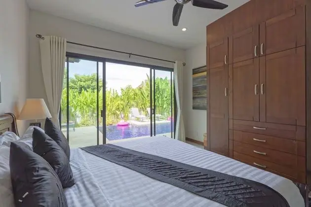 4 Bedrooms Luxury Pool Villa
