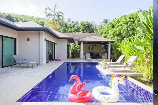 4 Bedrooms Luxury Pool Villa