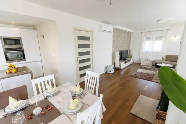 Villa, Dağ Manzaralı