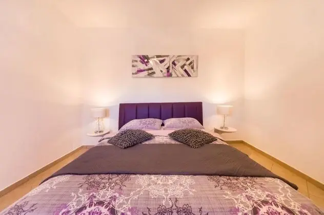 Ev (Luxury Villa with pool - H(10))