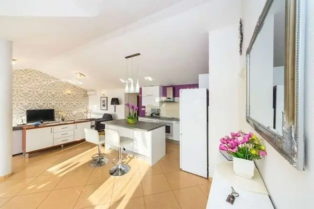 Ev (Luxury Villa with pool - H(10))