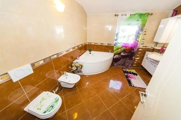 Ev (Luxury Villa with pool - H(10))
