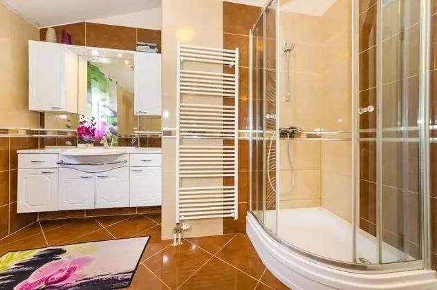 Ev (Luxury Villa with pool - H(10))