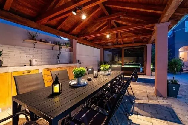 Ev (Luxury Villa with pool - H(10))