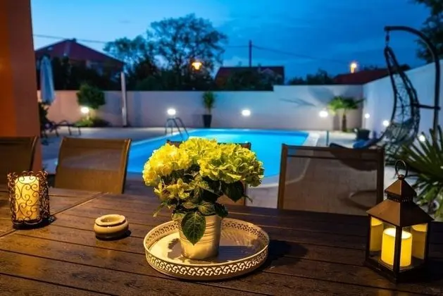 Ev (Luxury Villa with pool - H(10))