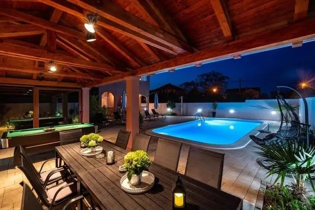 Ev (Luxury Villa with pool - H(10))