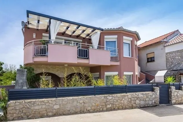 Ev (Luxury Villa with pool - H(10))
