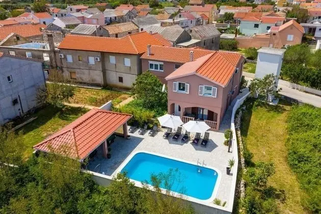 Ev (Luxury Villa with pool - H(10))