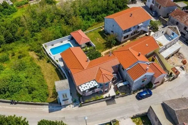 Ev (Luxury Villa with pool - H(10))