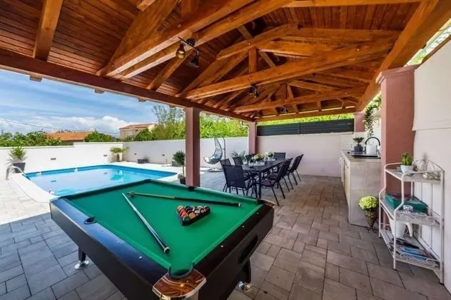 Ev (Luxury Villa with pool - H(10))