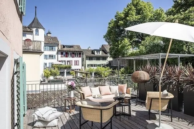 Historic 3-Bedroom Apartment with private Patio