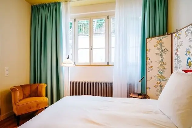 Historic 3-Bedroom Apartment with private Patio