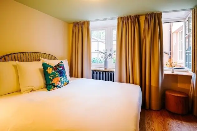 Historic 3-Bedroom Apartment with private Patio