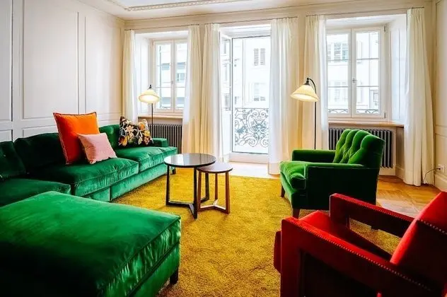Historic 3-Bedroom Apartment with private Patio