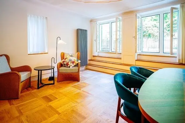 Historic 3-Bedroom Apartment with private Patio