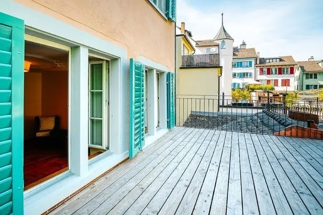 Historic 3-Bedroom Apartment with private Patio