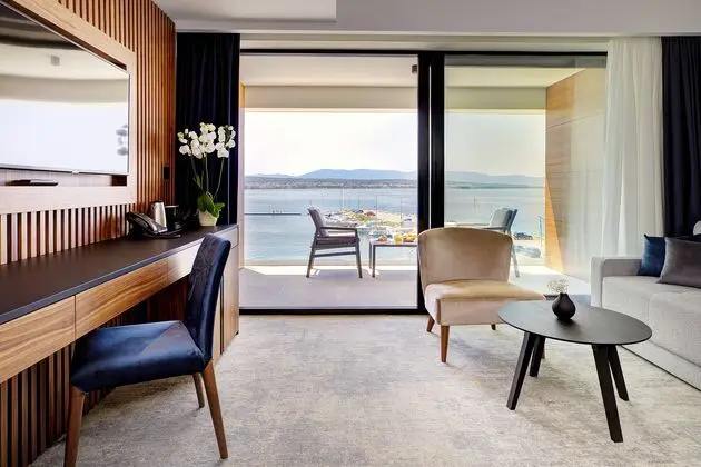 1 Çift Kişilik Veya 2 Tek Kişilik Yatak Deluxe Sea View