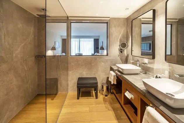1 Çift Kişilik Veya 2 Tek Kişilik Yatak Deluxe Side Sea View