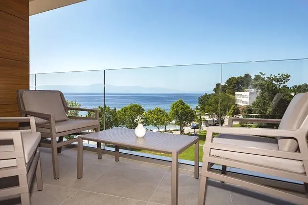 1 Çift Kişilik Veya 2 Tek Kişilik Yatak Deluxe Side Sea View