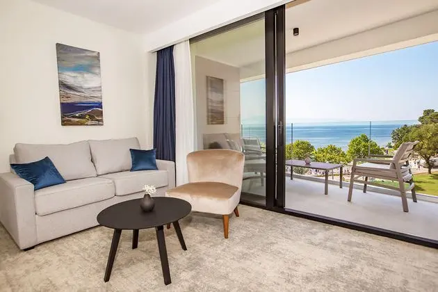 1 Çift Kişilik Veya 2 Tek Kişilik Yatak Deluxe Side Sea View