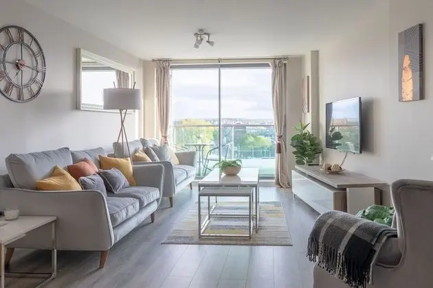 Luxury Apart Daire, Banyolu/Duşlu, Nehir Manzaralı (Clyde Side )