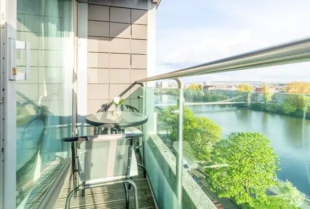 Luxury Apart Daire, Banyolu/Duşlu, Nehir Manzaralı (Clyde Side )
