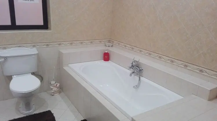 Deluxe Tek Büyük Yataklı Oda, Ortak Banyo