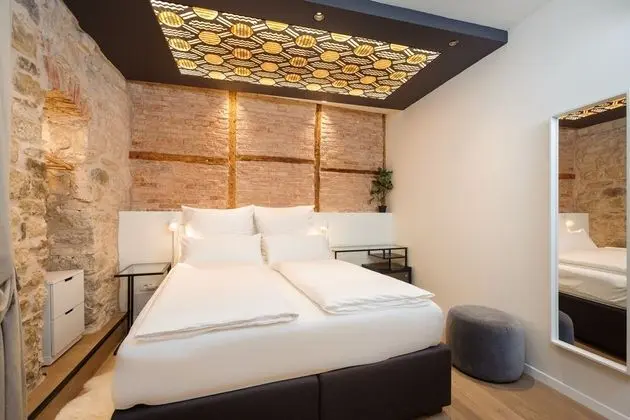 Luxury Tek Büyük Yataklı Oda (2)