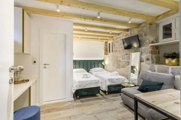 Deluxe Tek Büyük Yataklı Oda (1)