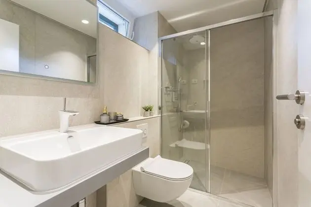 Deluxe Tek Büyük Yataklı Oda (1)