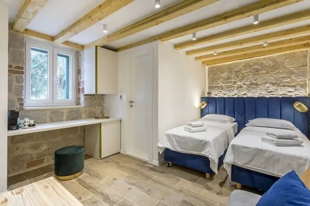 Deluxe Tek Büyük Yataklı Oda (2)